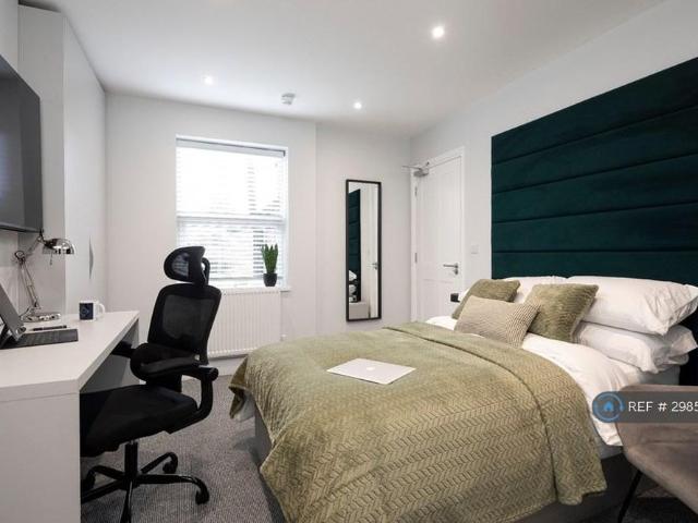 Room for rent in Burrow's Bush, Wellingborough