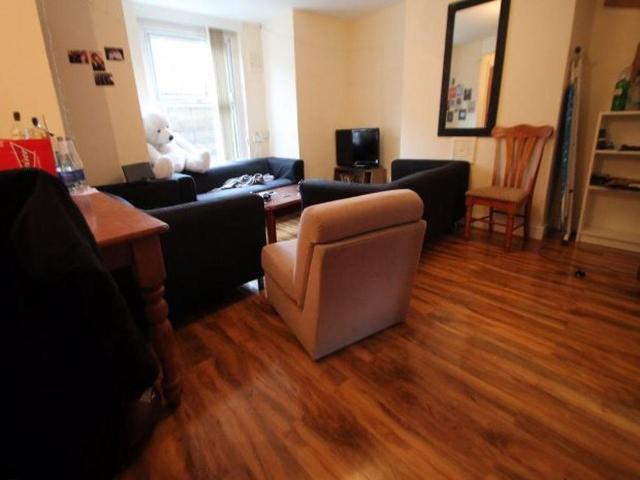 Room for rent in Hyde Park, Leeds