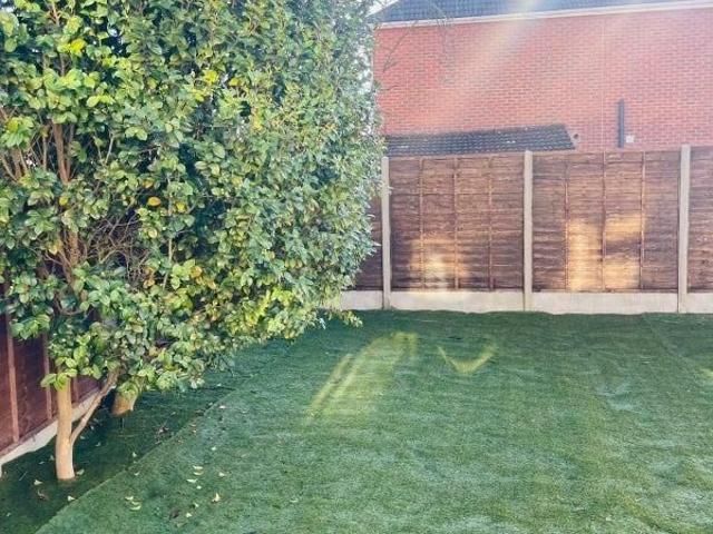 Room for rent in Hayes, Greater London