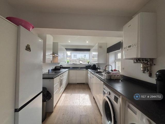 Room for rent in Kings Barton, Gloucester