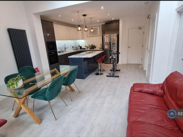 Room for rent in Royal Borough of Kingston upon Thames, Greater London