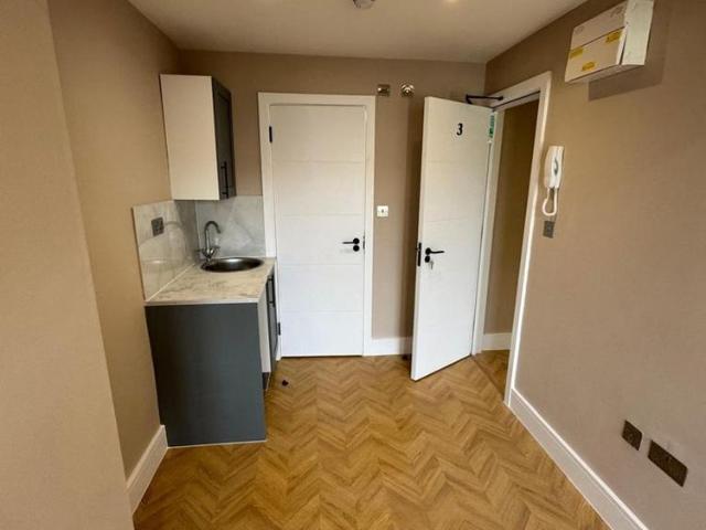 Room for rent in Lower Green Esher, Blackhills