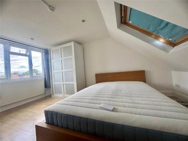 Room for rent in London Borough of Merton, Greater London