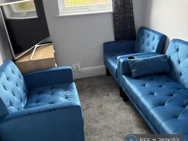 Room for rent in Ewens Farm, Golden Valley