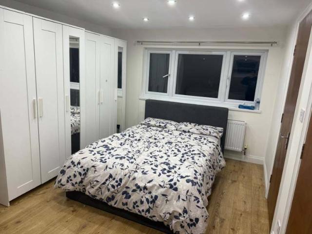 Room for rent in Gants Hill, Greater London