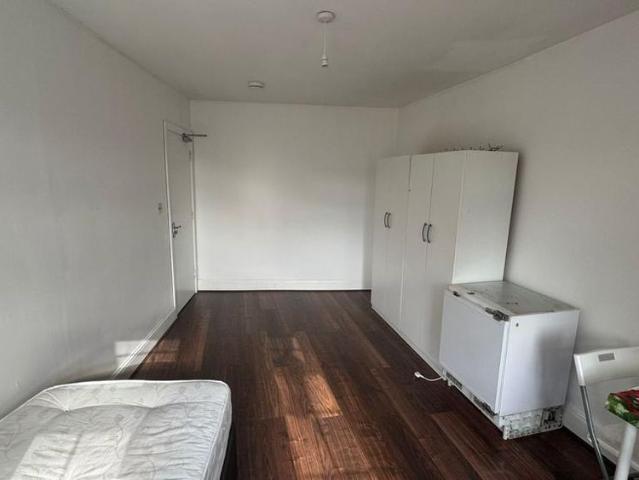 Room for rent in Becontree, Greater London