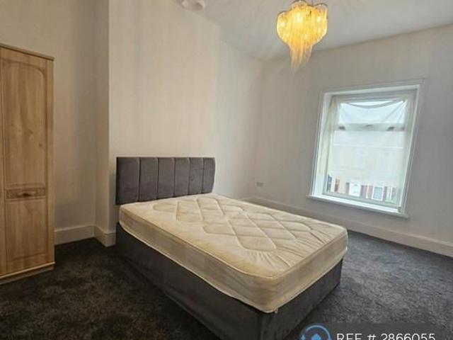 Room for rent in Burnedge, Greater Manchester