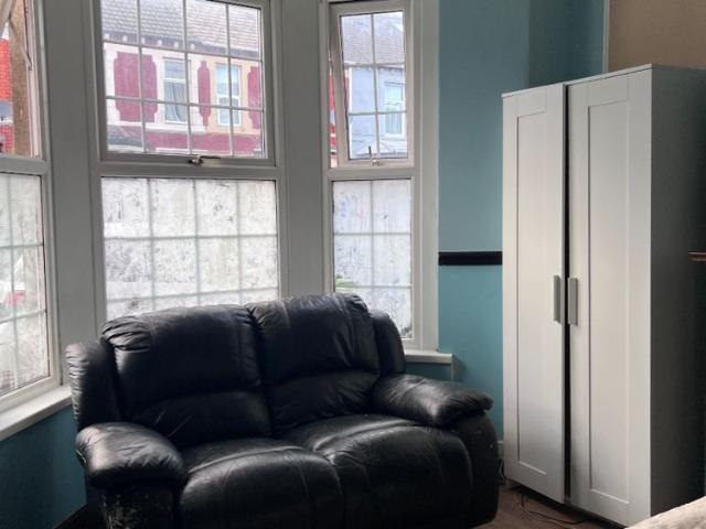 Room for rent in Falcon Lodge, Wales
