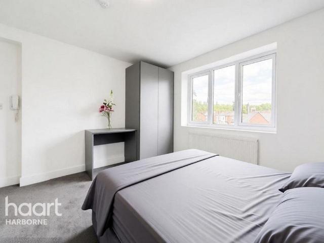 Room for rent in Park Central, Birmingham