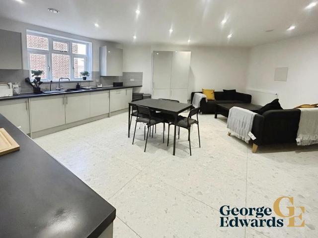 Room for rent in New Normanton, East Midlands