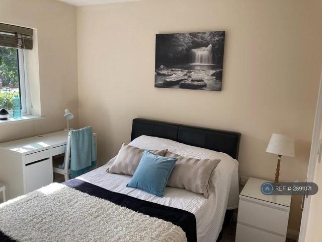 Room for rent in Sheerwater, Woking