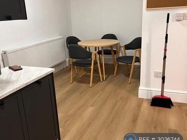 Room for rent in Winwick Quay, Winwick