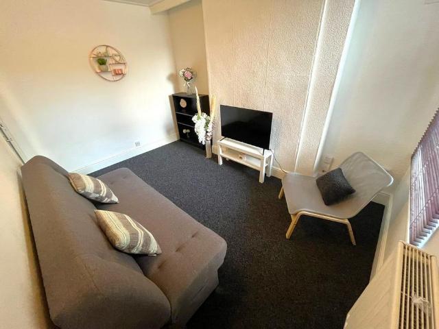 Room for rent in Berry Hill, Potters Corner