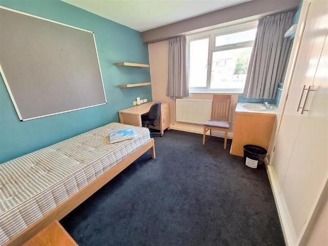 Room for rent in Newtown, Reading