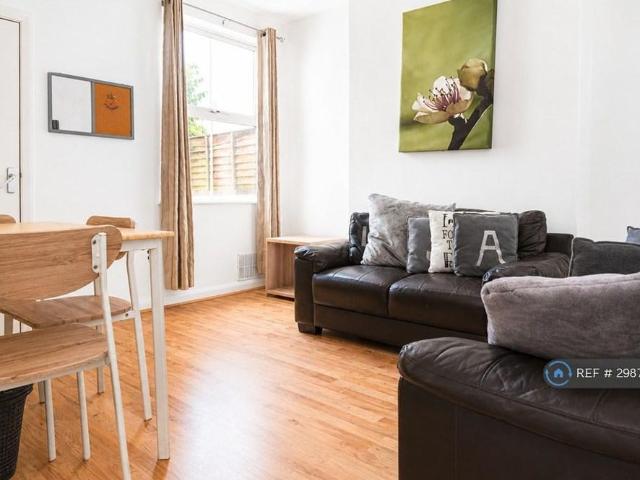 Room for rent in St John's, Worcestershire