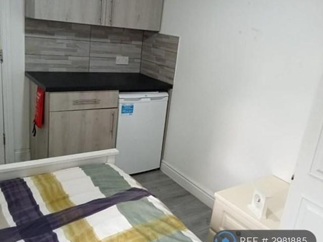 Room for rent in Goldthorn Park, West Midlands