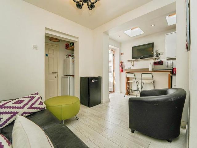 Room for rent in Dines Green, Worcestershire