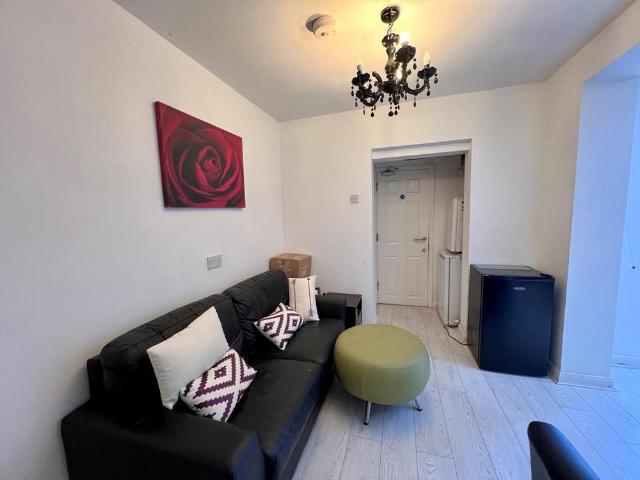Room for rent in Dines Green, Worcestershire