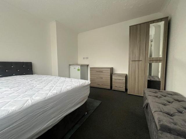 Room for rent in Corby
