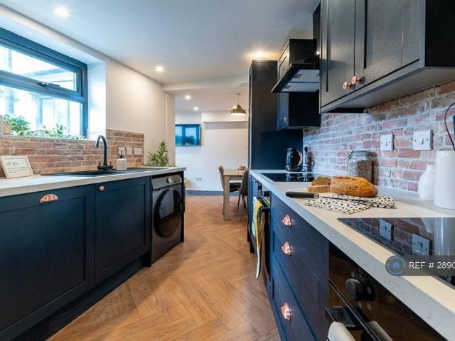 Room for rent in Moorside, Salford