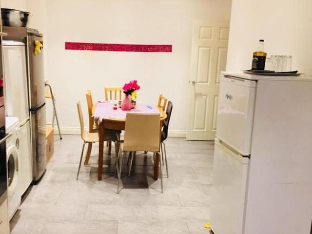 Room for rent in Pinfold, Leicestershire