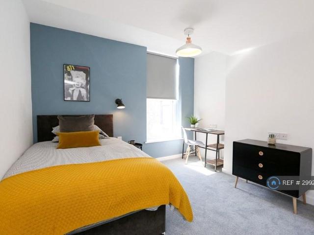 Room for rent in Claughton, Wirral