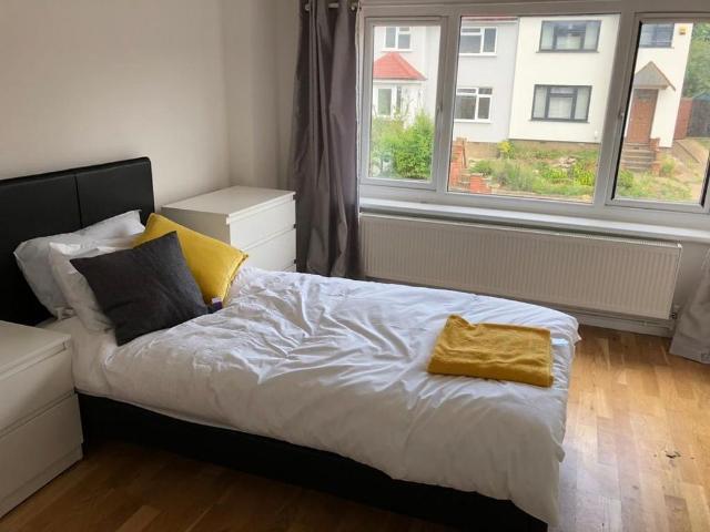 Room for rent in London, Isle Of Man