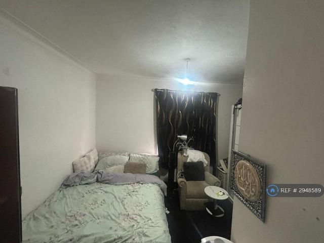 Room for rent in Rush Green, Greater London