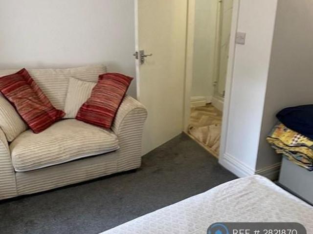 Room for rent in Farnworth, Bolton