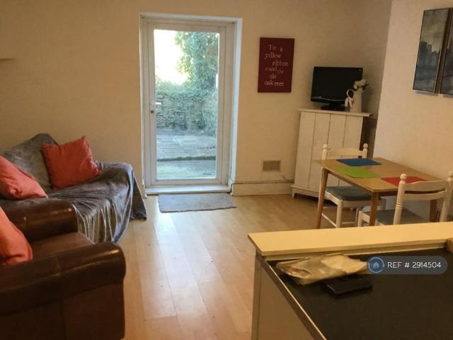 Room for rent in Lipson Vale, Mount Wise