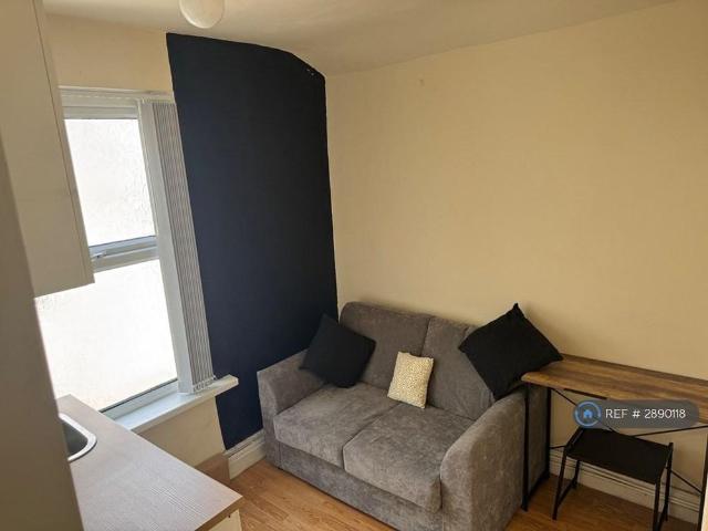 Room for rent in Kensington, Calderstones