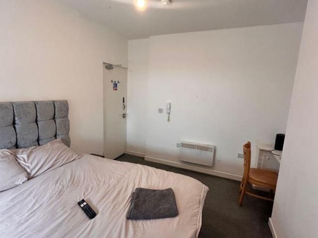 Room for rent in Calderstones