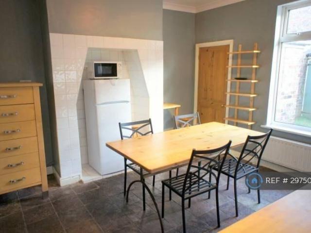 Room for rent in High Field, York