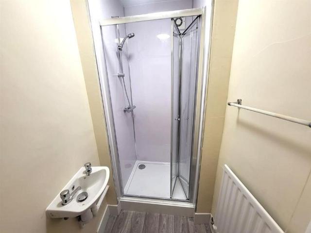 Room for rent in Goldthorn Hill, West Midlands