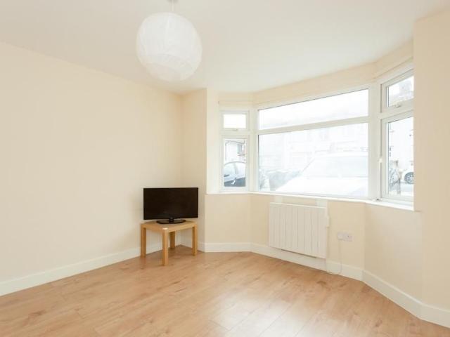 Room for rent in South Stanmore, Greater London