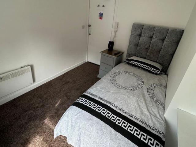 Room for rent in Calderstones