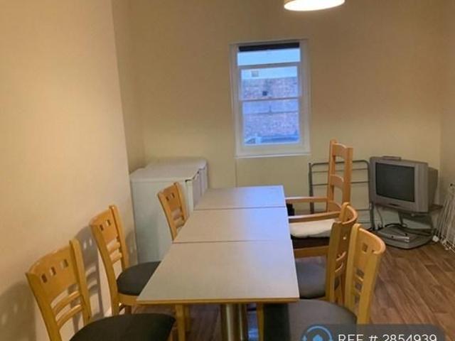 Room for rent in Kings Barton, Gloucester