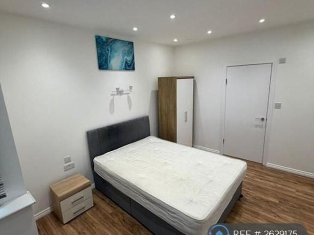 Room for rent in Sudbury, Greater London