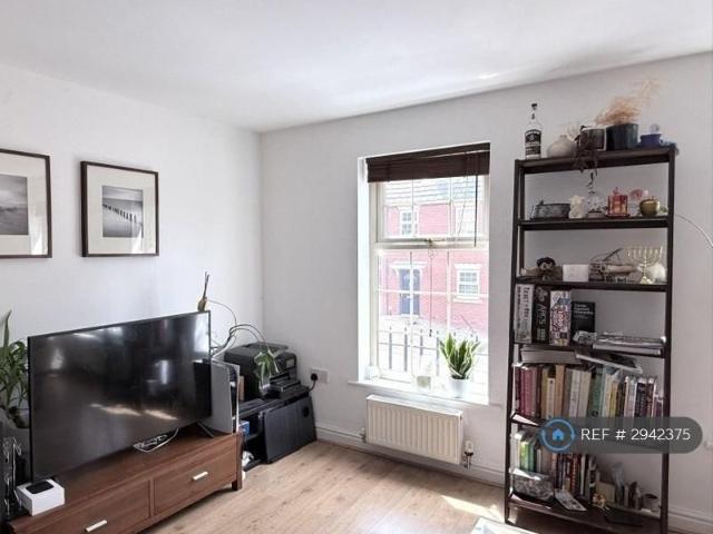 Room for rent in Kirkstall, West Yorkshire