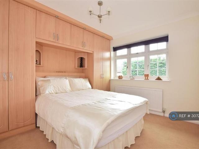 Room for rent in London Borough of Redbridge, Greater London
