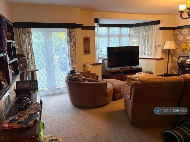 Room for rent in Poverest, Greater London
