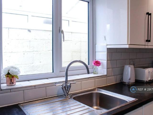 Room for rent in Brompton, Gillingham