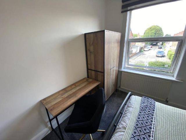Room for rent in Staniland, Boston