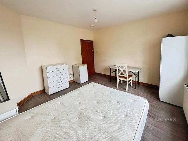 Room for rent in California, Littleover
