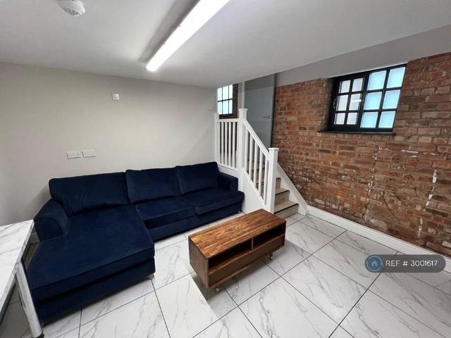 Room for rent in Roby Mill, Lancashire