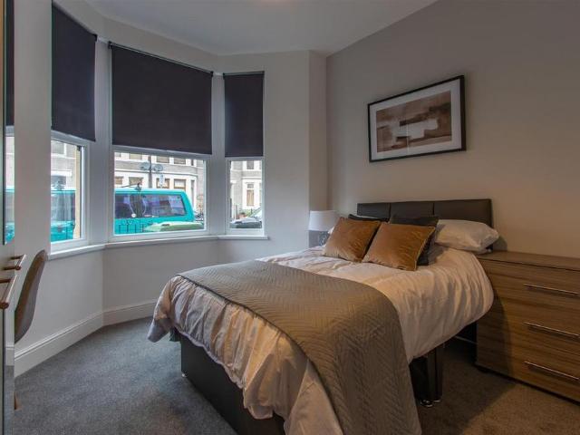 Room for rent in Falcon Lodge, Wales
