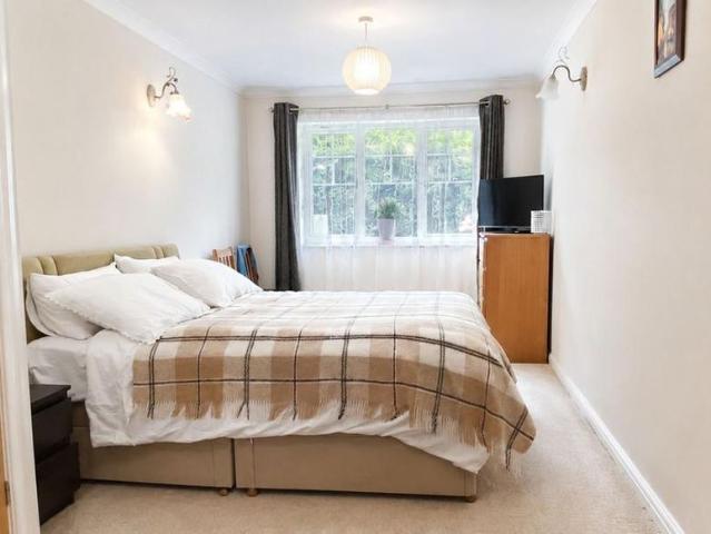 Room for rent in London Borough of Croydon, Purley