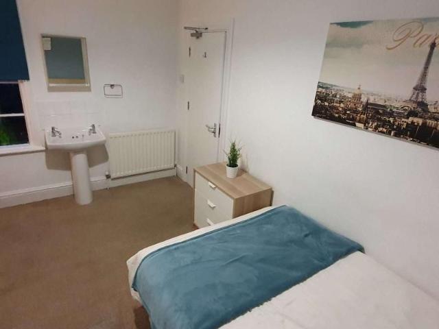 Room for rent in Baswich, Staffordshire
