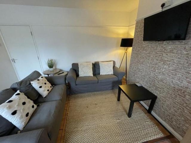 Room for rent in St John's, Worcestershire