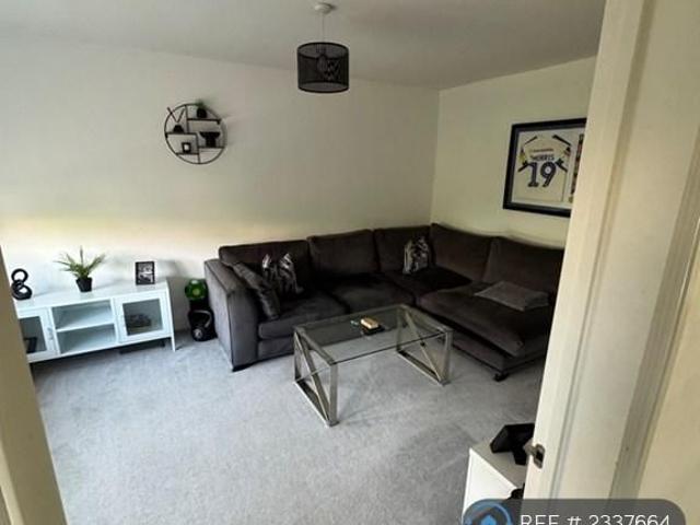 Room for rent in Rossmore, Cheshire